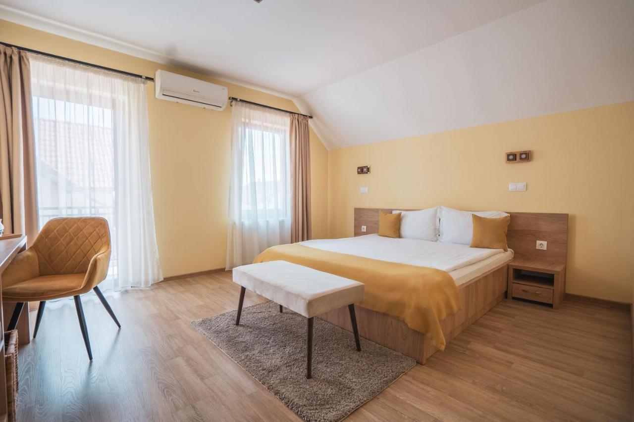 Roots Villa Redwood Brasov Luaran gambar